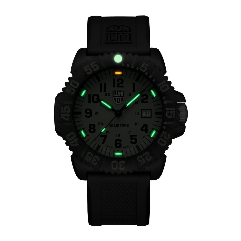 Luminox Sea Lion 2050 men's watch with quartz movement