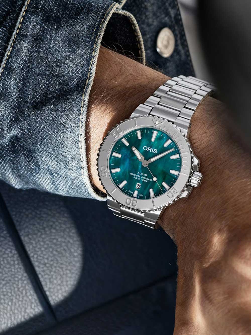 Oris Aquis Date Automatic 01 733 7730 4137-07 8 24 05PEB 43mm 30 ATM Green Dial Men's Watch