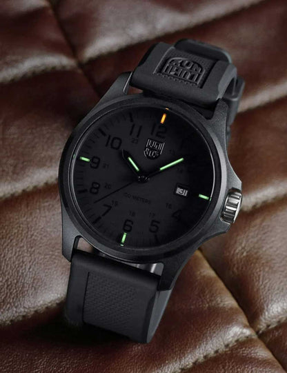 Luminox Patagonia Carbonox 43 mm Quartz X2.2402 43mm 10 ATM Black Dial Men's Watch